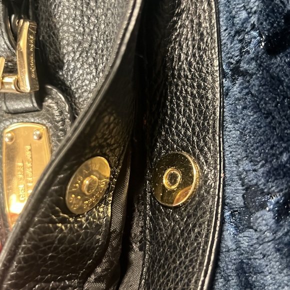 Pre- loved Michael Kors black leather Crossbody - Picture 8 of 9